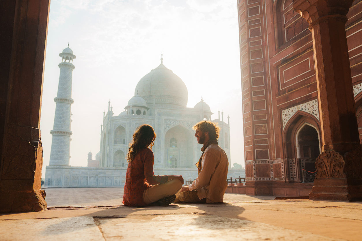 Couple devant le Taj Mahal